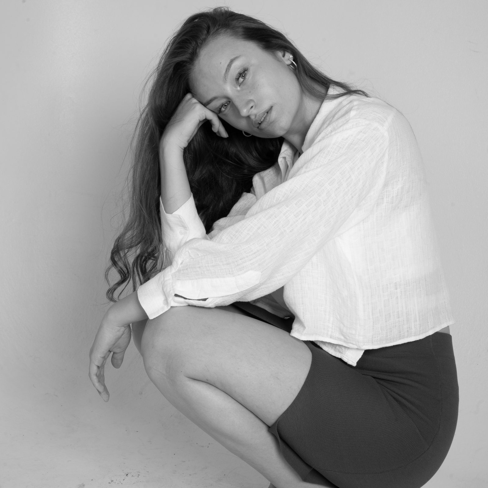 Just Tizie — Schwarz-Weiß-Porträt, natürliche Schönheit, Model Berlin